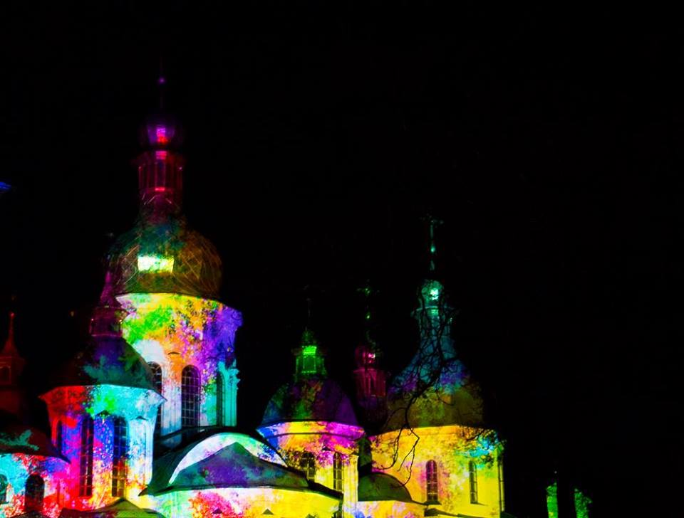 TetySt's tweet image. Amazing light show in #Kyiv today #frenchspring