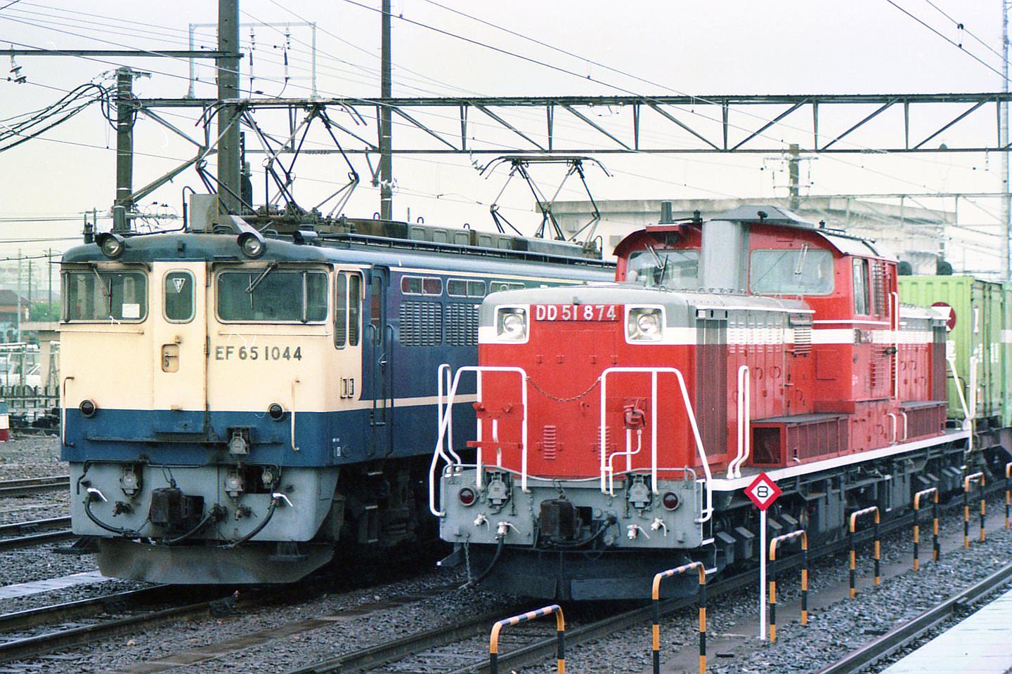 Mobaryhills 赤ナンバーのdlといえば九州ですが Dd51 874は千葉で活躍した赤ナンバー のdd51です 九州で活躍後一旦廃車となり Jr貨物が車籍を復活し佐倉に配置 写真は九州ではあり得なかったef65との並びです 19年 蘇我にて撮影 Http T Co