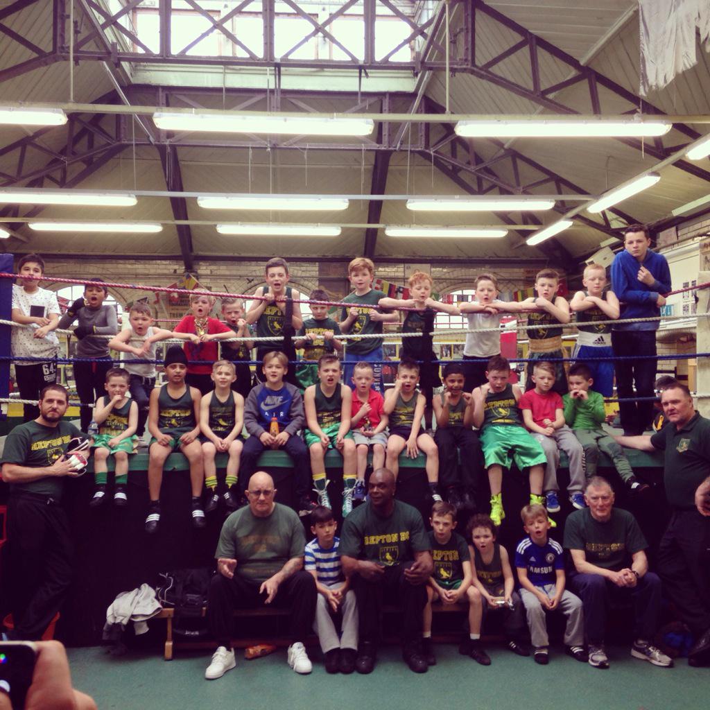 audleyharrison's tweet photo. 👍👌🇬🇧✨👏👏“@charzyyxx: @audley_Harrison this lot following in your footprints #reptons #NoGutsNoGlory #HomeOfChampions http://t.co/p4w9q98Nx8”