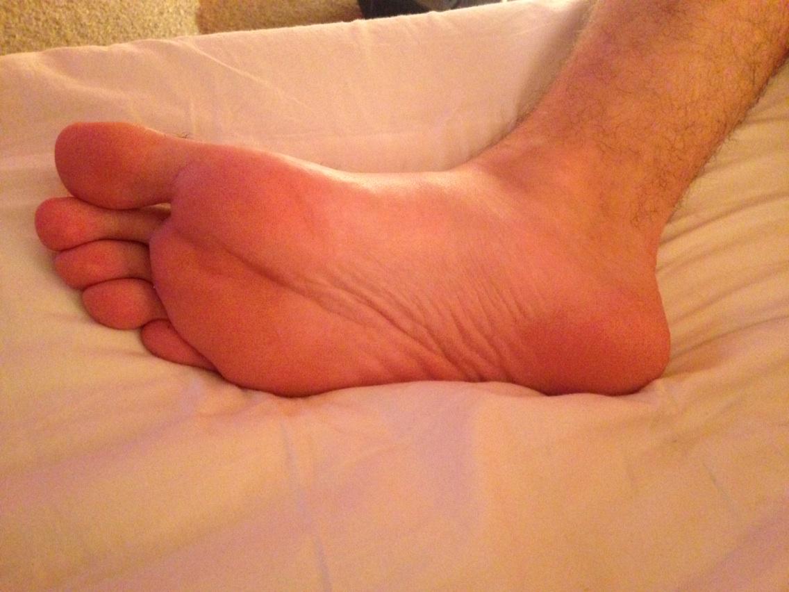 RugbyLadRocco's tweet photo. Retweet to worship my feet #footfetish #master #footworship #paypig http://t.co/NVFVKekcHc