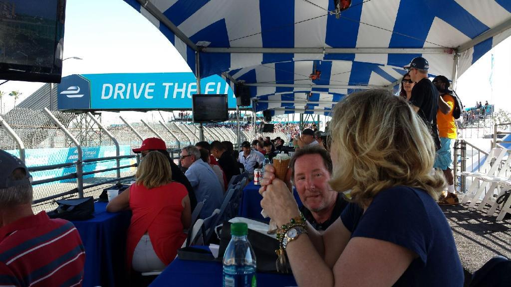 nancycartwright's tweet photo. #FormulaE Race about to start @TeslaMotors @elonmusk #rushx http://t.co/Klyfiqb2js