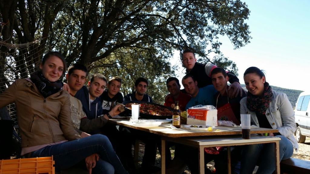 jaime_escriche's tweet photo. Gran sábado de Pascua disfrutando con los amigos del pueblo sin olvidarnos de los entrenos de cara al 10000 de Huelva http://t.co/dnkHtFiq4v