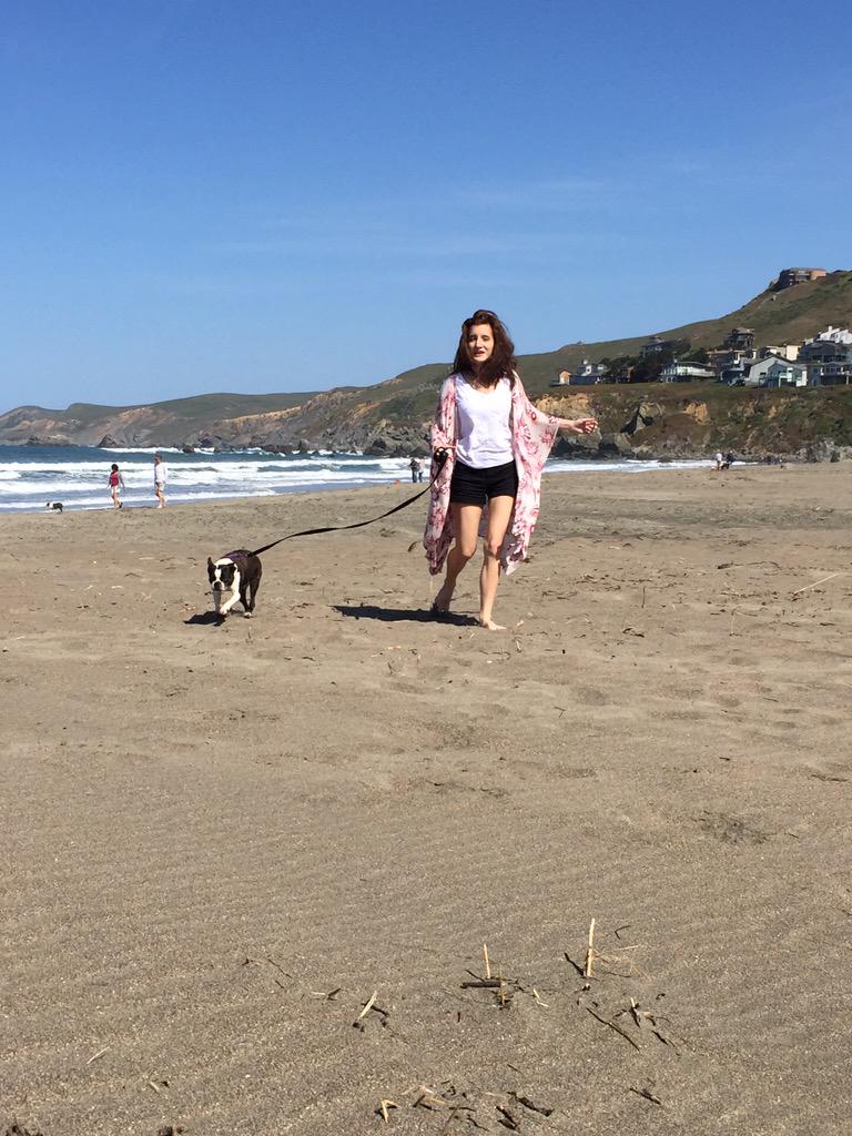 onekidneysydney's tweet image. My day at the beach featuring my sidekick Chloe ..now off to work at five .. #imabed? #beach #dillionsbeach