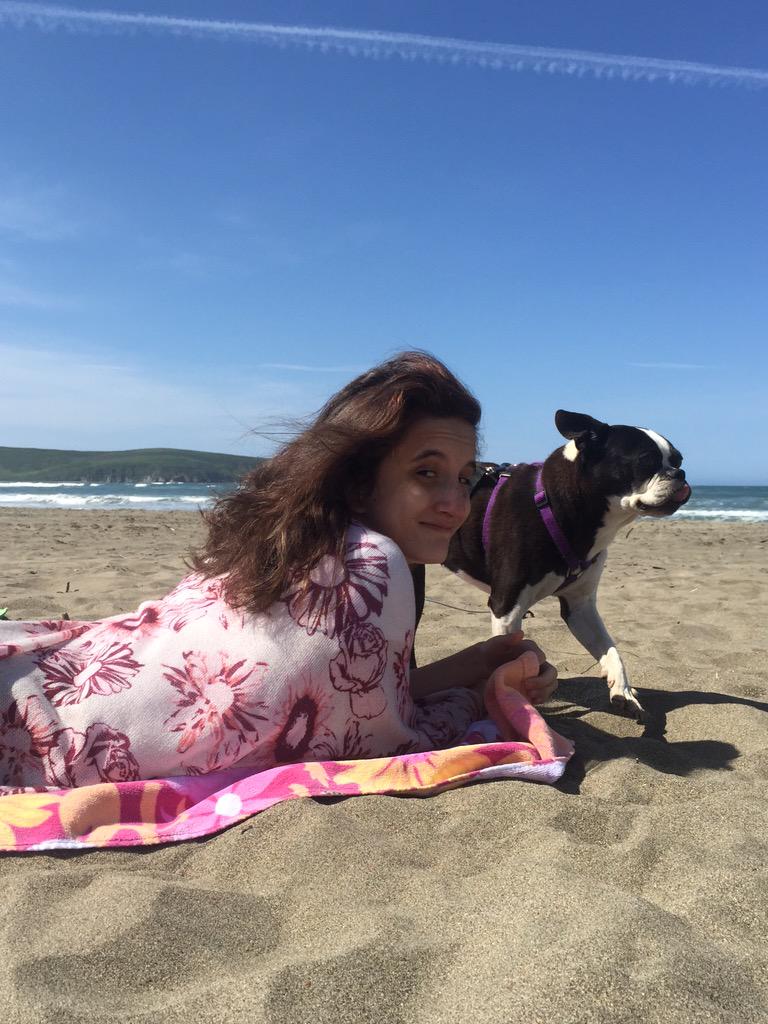 onekidneysydney's tweet image. My day at the beach featuring my sidekick Chloe ..now off to work at five .. #imabed? #beach #dillionsbeach