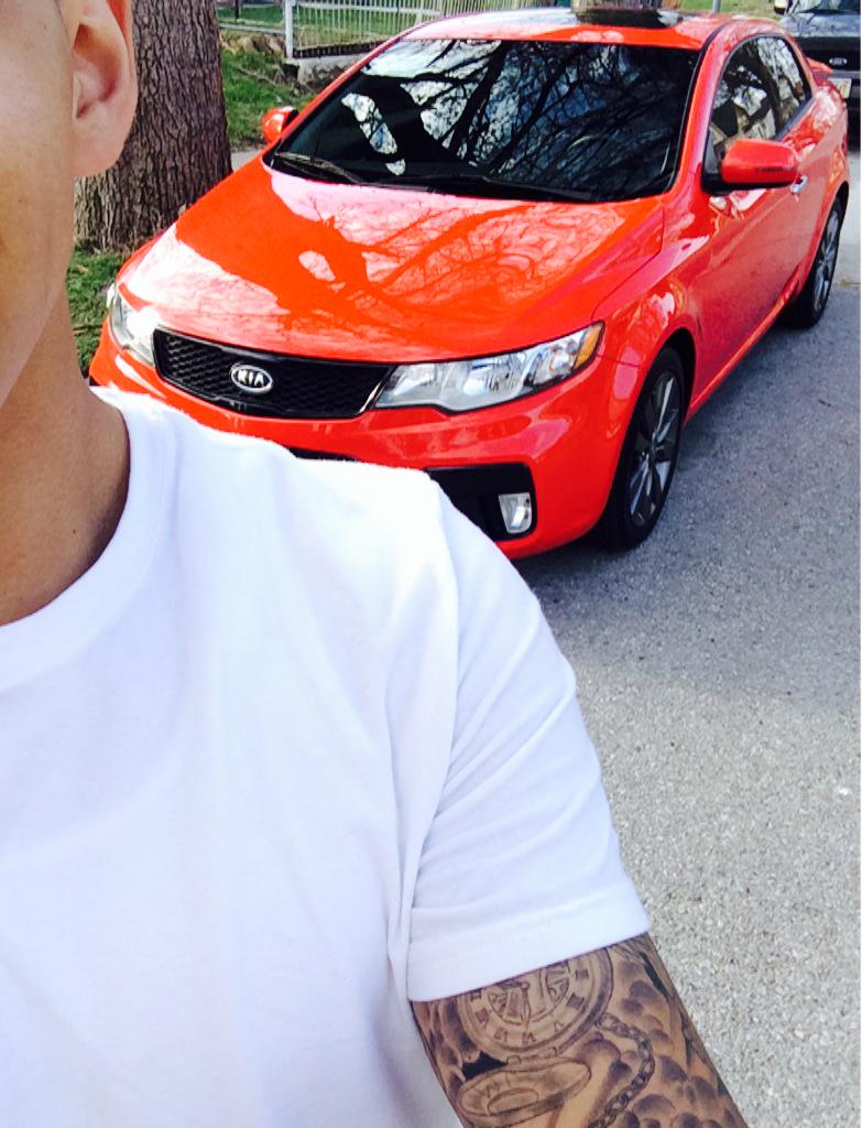 TorresDough8's tweet photo. #NewWhip #blessed #BrokeAfNow #ForteSx #Red 😭🚗 http://t.co/YbGeyUU7eQ