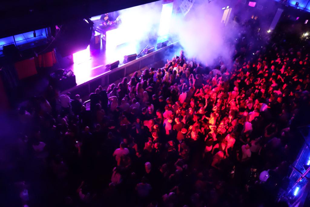 Neev Spencer (@neevkspencer) on Twitter photo Sell out <a href="/BuildingSix/">Building Six</a> for the first official #kisstory night of the year!! That was epic now onto <a href="/ClubBatchwood/">Club Batchwood</a> !! Sell out <a href="/BuildingSix/">Building Six</a> for the first official #kisstory night of the year!! That was epic now onto <a href="/ClubBatchwood/">Club Batchwood</a> !!