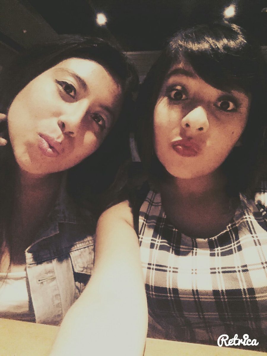 TriziaYz's tweet photo. @TriziaYz  disfrutando una hermosa tarde, 19 <3 al finn! @ReniGarciaL http://t.co/fbZAj5dTUs