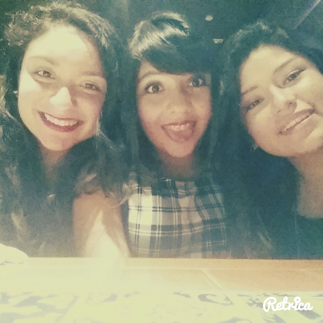 TriziaYz's tweet photo. @TriziaYz  disfrutando una hermosa tarde, 19 <3 al finn! @ReniGarciaL http://t.co/fbZAj5dTUs