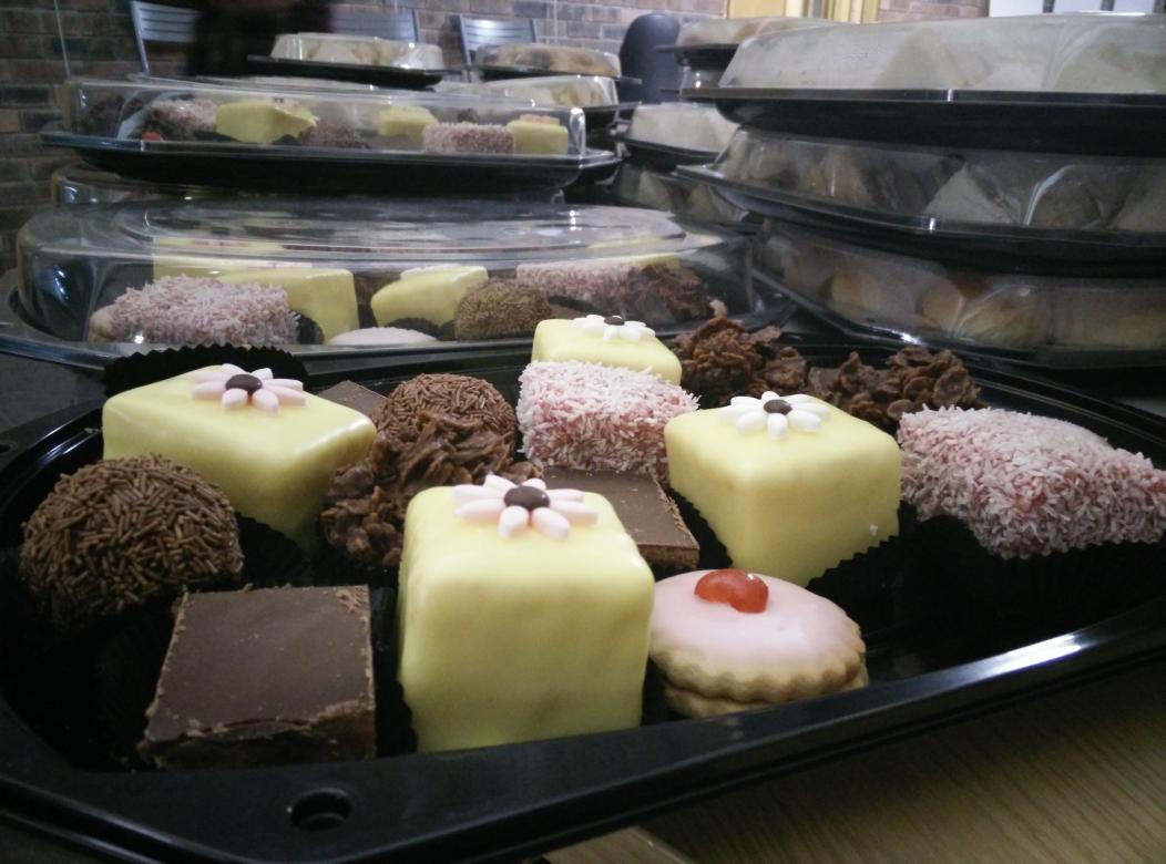 MLHacks's tweet photo. The midnight @Hackdee2015 surprise just arrived. It's deliciously beautiful! #Hackdee http://t.co/My8f7VSYA1