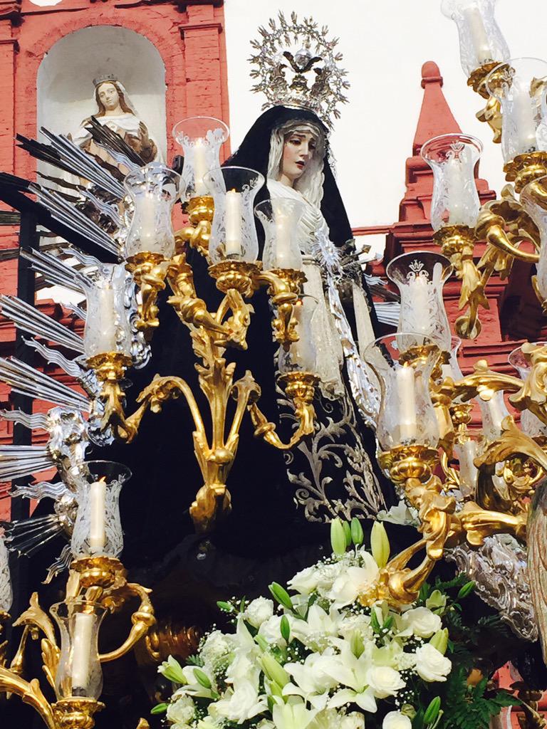 anais_mapra89's tweet photo. Simplemente divina!! #SemanaSantaEcija http://t.co/JkLq265CQM