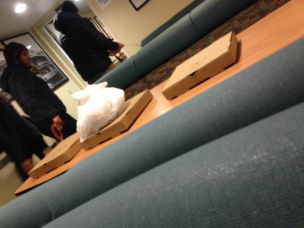 MiaaAngelique's tweet photo. 1 retweet and ill steal this pizza http://t.co/3nBQ7b5bFS