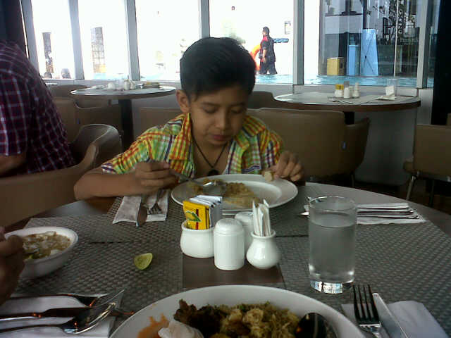 <a href="/ekapus76/">Eka Puspita Sari</a> ini lagi sarapan kak, siap" mau berangkat.