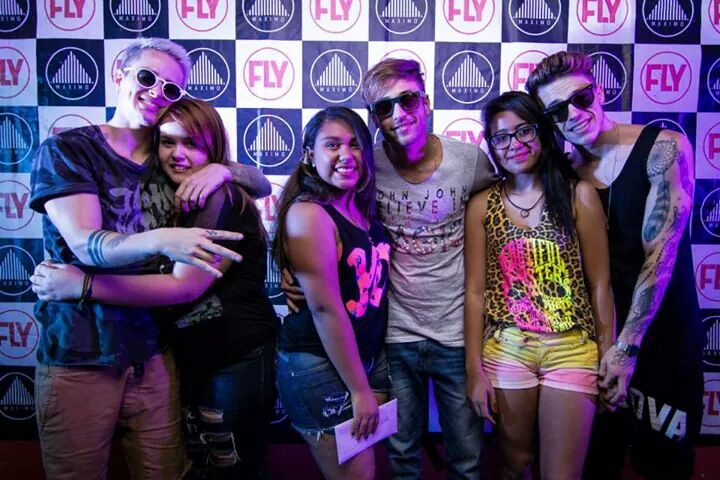 MinaDoFly_'s tweet photo. @FollowFlyHelp sou a com o @pcastagnoli http://t.co/YMhtoK0fSH