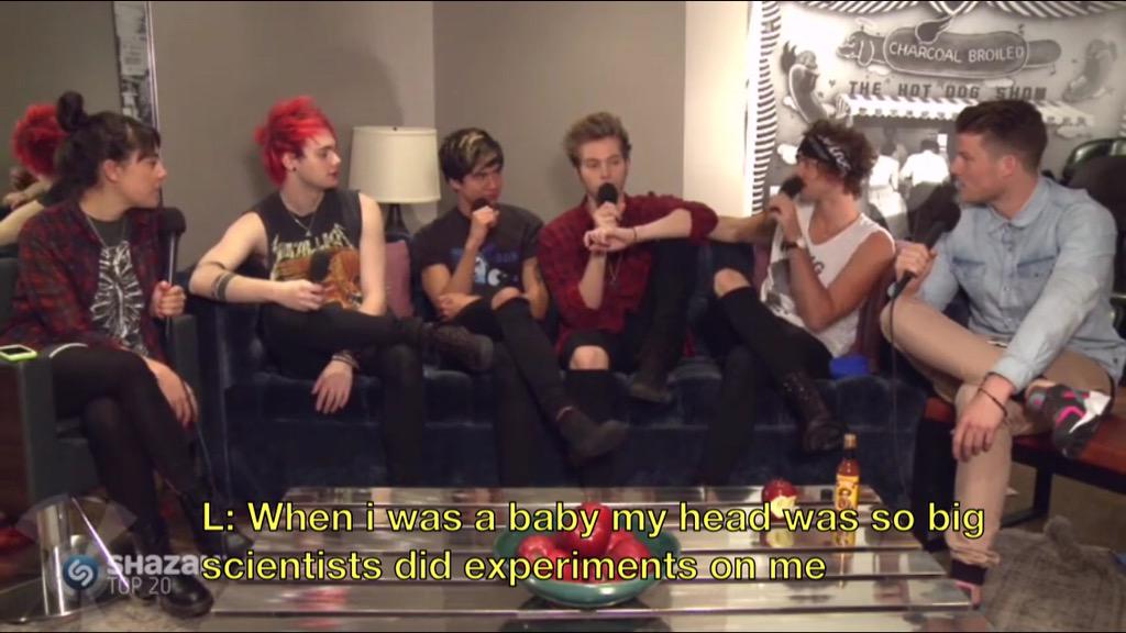 5SOSAsParksNRec's tweet photo. http://t.co/hDuLfN78JX