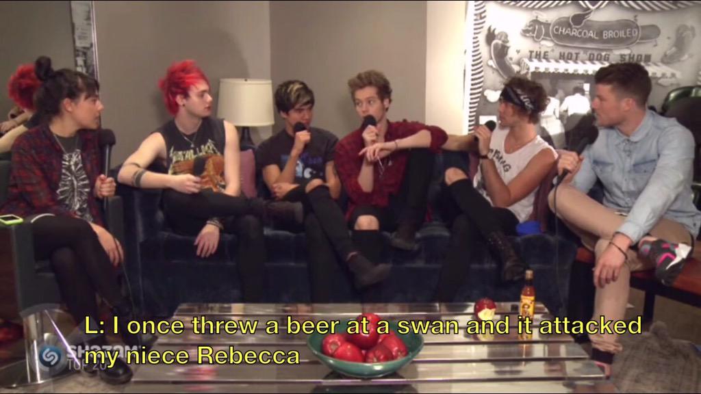 5SOSAsParksNRec's tweet photo. http://t.co/hDuLfN78JX