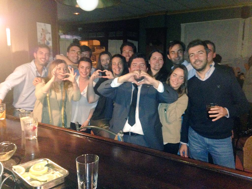 Hoy es una buena oportunidad para reunirme con los amigos en #LoradelRio  en @NakraCafeteria