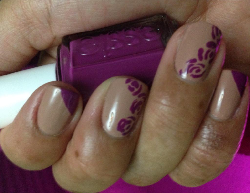 Caramelkiss723's tweet photo. My mani simple floral with a one sided french using @essie #pickedperfect for base #Flowerista for designs. #NailArt http://t.co/91IsywMkSX
