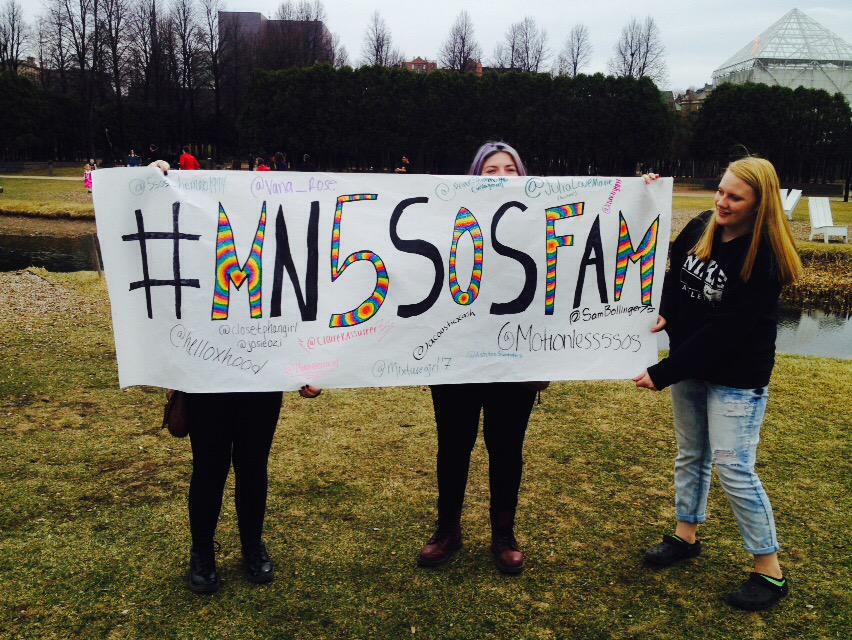 mixturegirl7's tweet photo. Had an amazing day with everyone so much fun!! #5SOSFamMeetUp #minnesotameetup #5SecondsOfSummer http://t.co/MSZ4YeD0c6