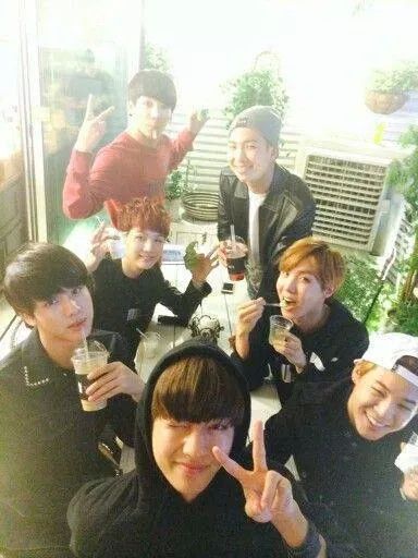 MkaDonosoM's tweet photo. #TheRedBulletInChile #TheRedBulletInLatinAmerica @BTS_twt BTS IN CHILE @BigHitEnt @carolincacaaosl @mariaajoshee http://t.co/OZDvreL1Ns