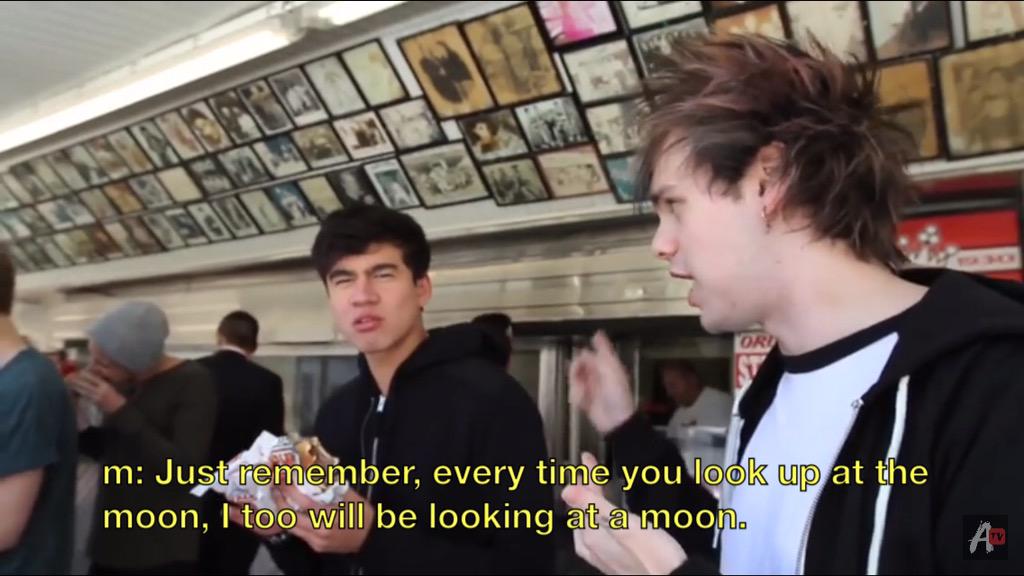 5SOSAsParksNRec's tweet photo. http://t.co/9gSSQgLIba