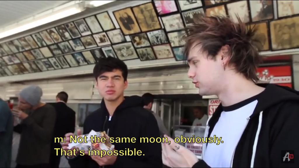 5SOSAsParksNRec's tweet photo. http://t.co/9gSSQgLIba