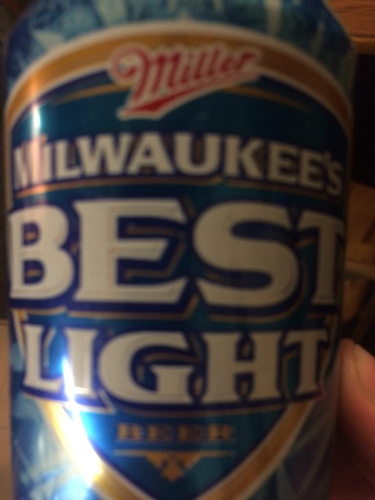 ravogds's tweet photo. @SamHuntMusic welcome to Milwaukee http://t.co/q1Z0qeUKx0