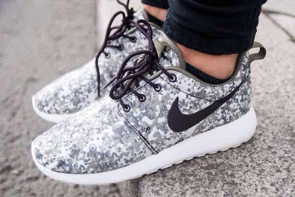 Pickyourkicks1's tweet photo. Camo Roshes http://t.co/WcO6nW4iqT