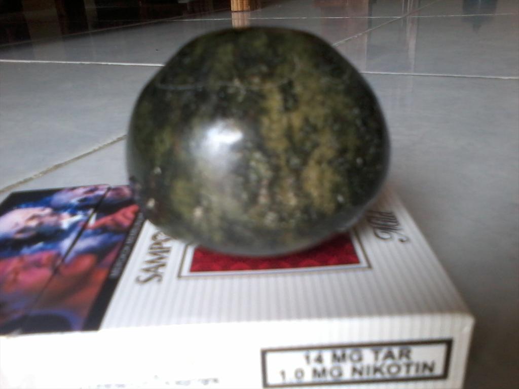 das_hendra's tweet photo. Batu jimat..sayang g bs dibelah http://t.co/TOzmmQRUkR
