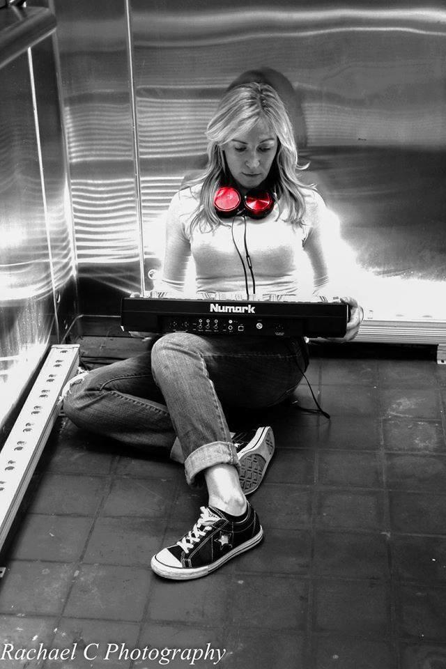 DeeJayShelly's tweet image. Can I turn my #mixdeck into a bracelet? #femaledjdreams #djstyle #djlife michelleleeentertainment.com/2015/04/05/i-w…