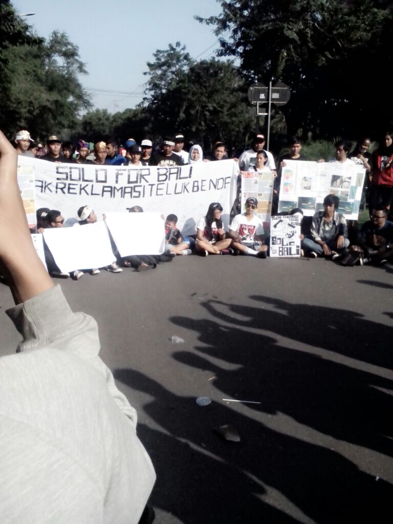 walhinasional's tweet photo. Yo'i..!! "@Ibib_13: Keren itu melawan cc: @JRX_SID @ForBALI13 @gendovara @walhinasional @baliekarock @BOBBYBIKUL http://t.co/weaM3NawxI
