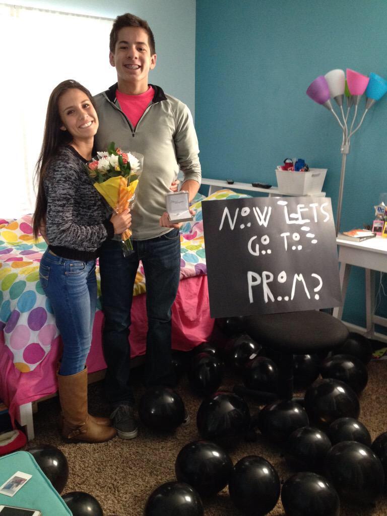 @BrianRuss22 asked @babyizzy34 to prom▪️⚫️▪️#AHS