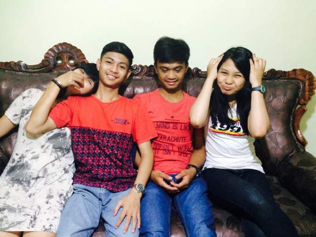 AdolPutra's tweet photo. Gila2 :D @henniparamita @SyefiraWahida7 @OzySahrir_ http://t.co/qz4orKu1jB