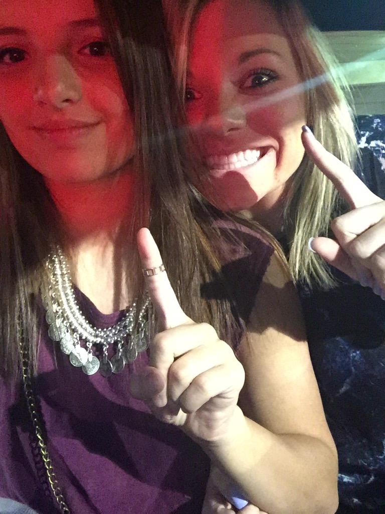 Mikinzie_3's tweet image. MADE IT ON THE JUMBO TRON @ HAWKS GAME DOING THE ROBOT #robotcam #kinzcam