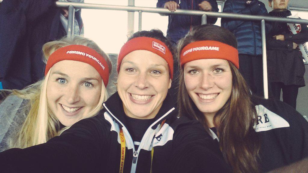 PienSelbeck's tweet photo. Enjoying the games @WorldRugby7s #Tokyo7s with the girls 😙💋👍 http://t.co/Ue8ERlX99c