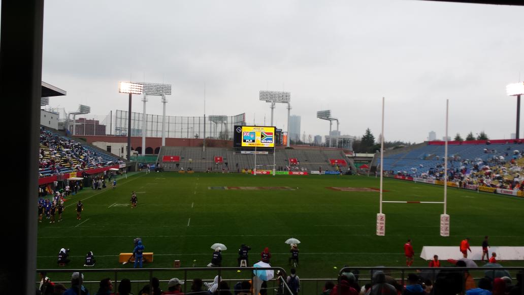 PienSelbeck's tweet photo. Enjoying the games @WorldRugby7s #Tokyo7s with the girls 😙💋👍 http://t.co/Ue8ERlX99c