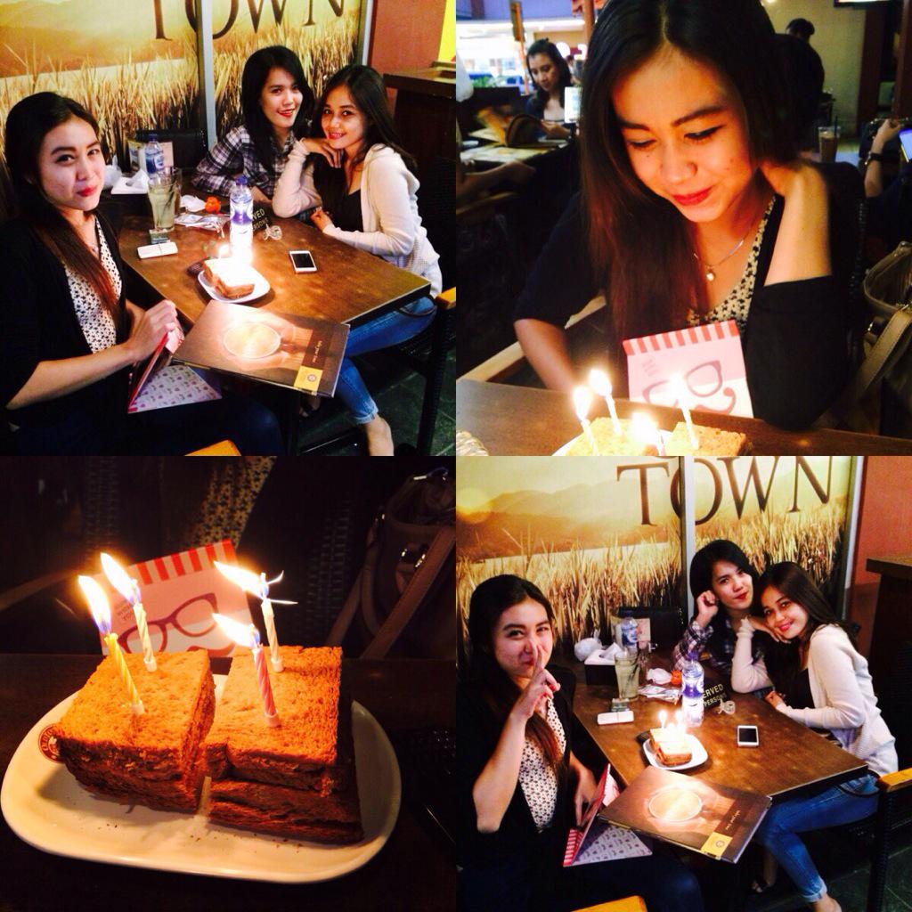 UtamiYessi's tweet photo. Thanks banyak buat kalian semua yg udah datang, mksh juga buat kesayangan akuuuu @eldikadwi 😘🎊🎉🍺🍻👫🎈 http://t.co/H45sK0aZjW