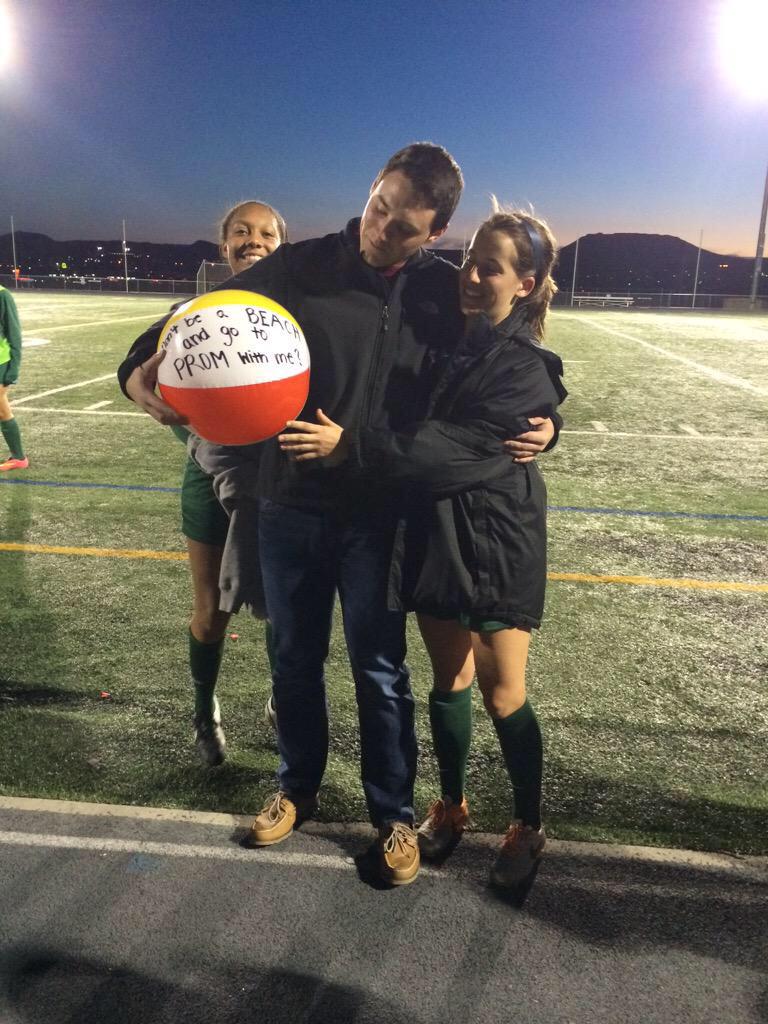 @FrenkingKenton found a date that isn't a "BEACH"🐬🌴☀️