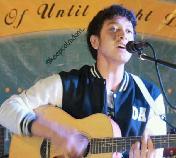 KeepCalmdam_'s tweet photo. @DAcahayani mau samaan sama kak Dimas say? Yuk order official merchandise Dimas Anggara ada kaos&amp;jacket loh ;) http://t.co/SYurugHsDx
