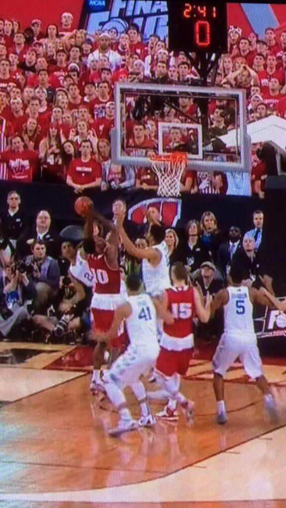 JDVibezzz's tweet photo. Theses refs must be related 😒 http://t.co/CwoprMcknE