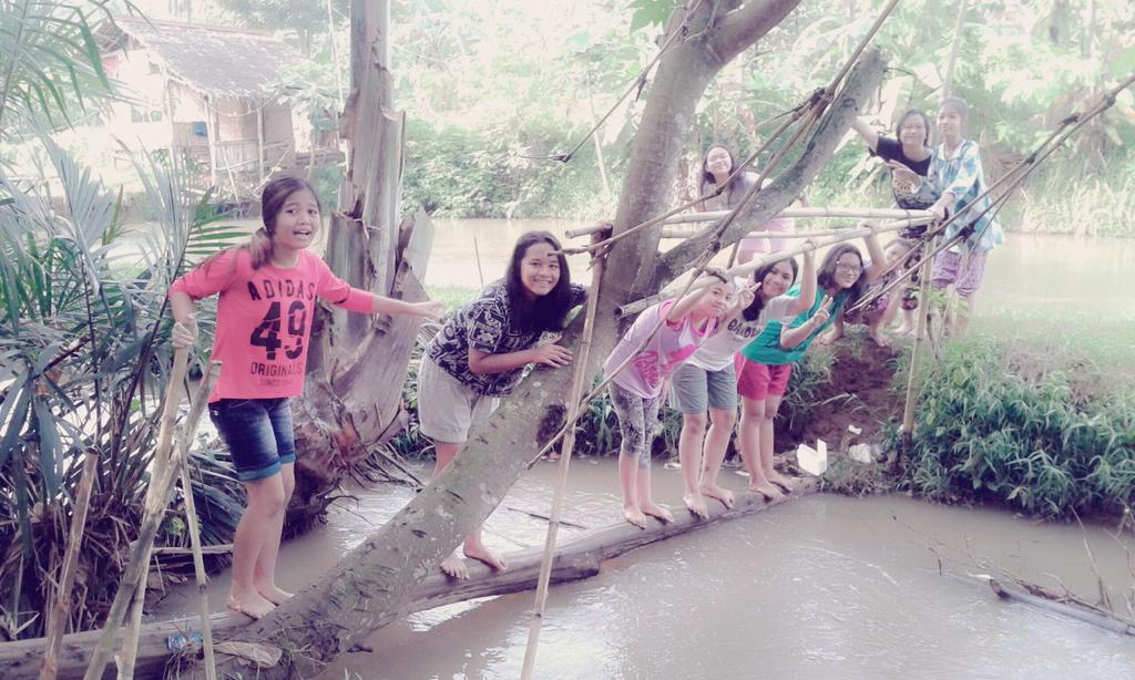 SRamadila's tweet photo. TFT AnindiaFauziah :* ({}) @sabilazhr @wahyulestya @sitimelinda42 @jihan_arishanty http://t.co/JWZqfh7XO5