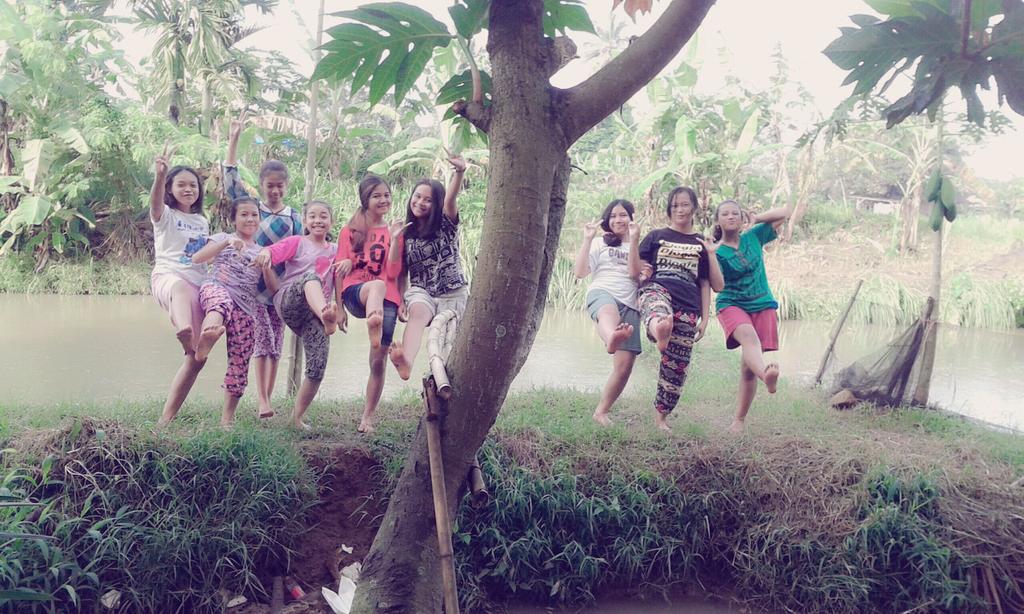 SRamadila's tweet photo. TFT AnindiaFauziah :* ({}) @sabilazhr @wahyulestya @sitimelinda42 @jihan_arishanty http://t.co/JWZqfh7XO5