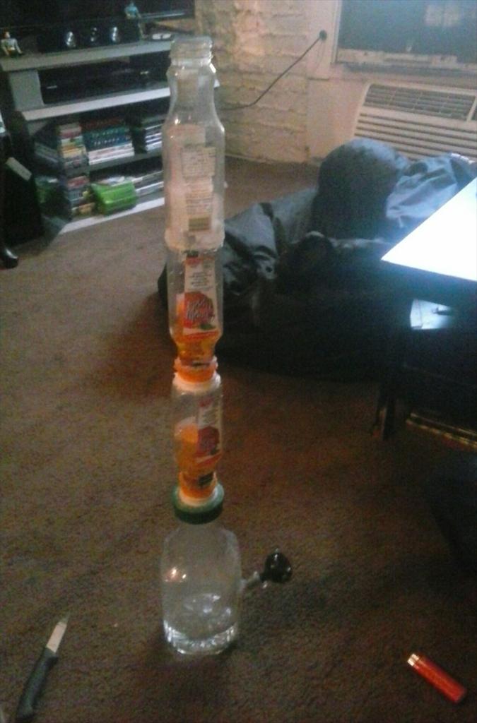 __Spaced_Out's tweet photo. My home made 2 perk bong http://t.co/ugXfDQ7s13