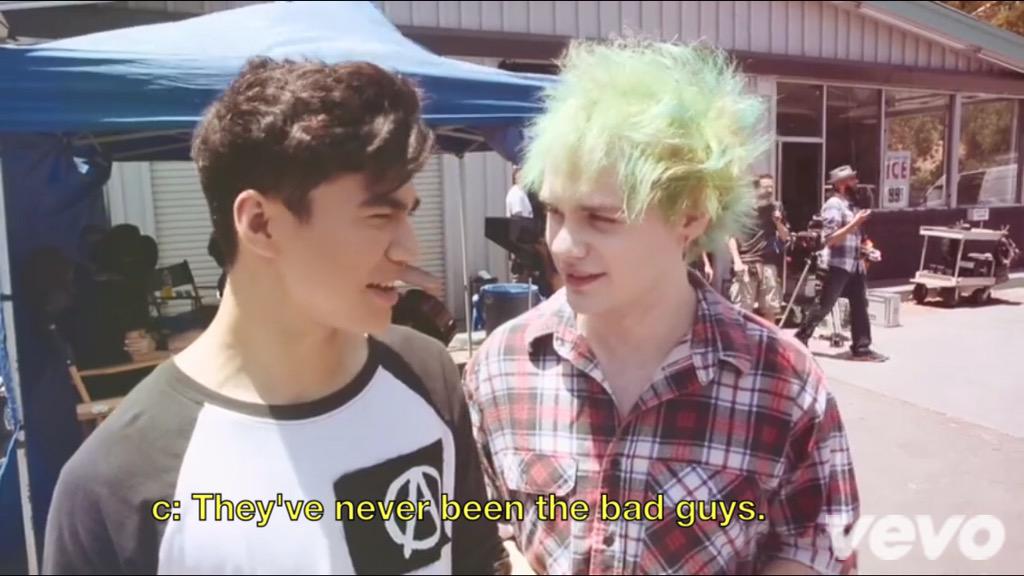 5SOSAsParksNRec's tweet photo. http://t.co/jeRYzaNlm0