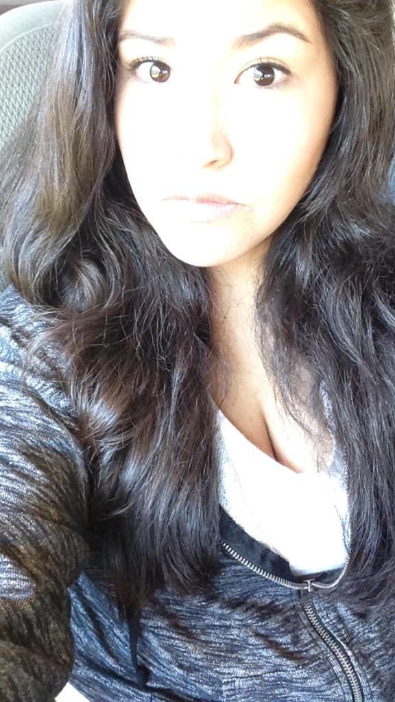 onewritenout's tweet photo. When you're taking advantage of selfie lighting and the selfie lighting takes advantage of you http://t.co/45B6G3EALL