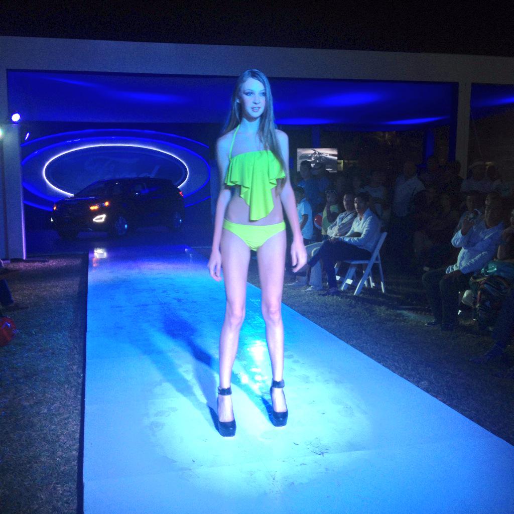 ModaNacional's tweet photo. Pasarela de @PaolaAmadorSW en #EDGEweekend #LiveontheEdge con @FordMx http://t.co/FnbxqZzVFu