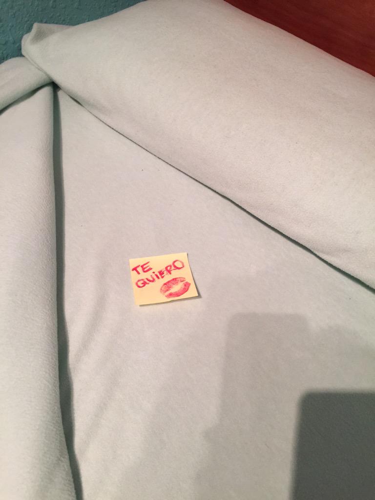 deivi247's tweet photo. Llegar a mi cama y encontrarme esto no tiene palabras...gracias x ser como eres @nieves_89 http://t.co/CQuqULMe3h