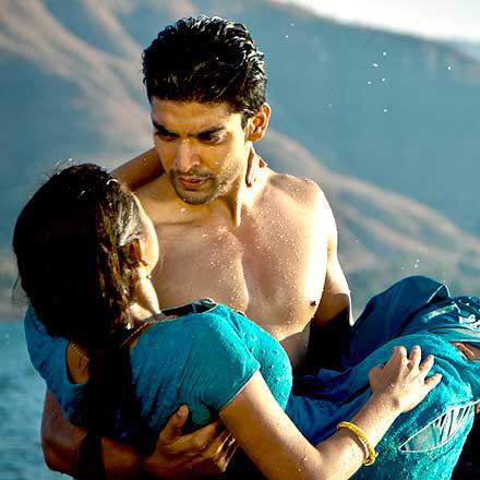 He made such an entry in GHSP dat made girls of all ages fall in Luv him Yes  we Luv our rockstar <a href="/gurruchoudhary/">GURMEET CHOUDHARY</a> 😊💕😘