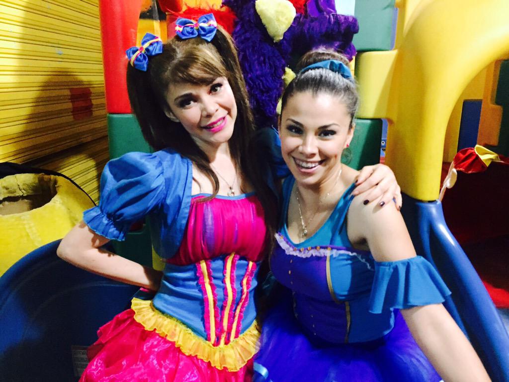 CrewElizondo's tweet photo. “@lizeelizondo: #LasPapitas 😜 hoy labore con @anacelia_tv http://t.co/NTHv5olJTP”