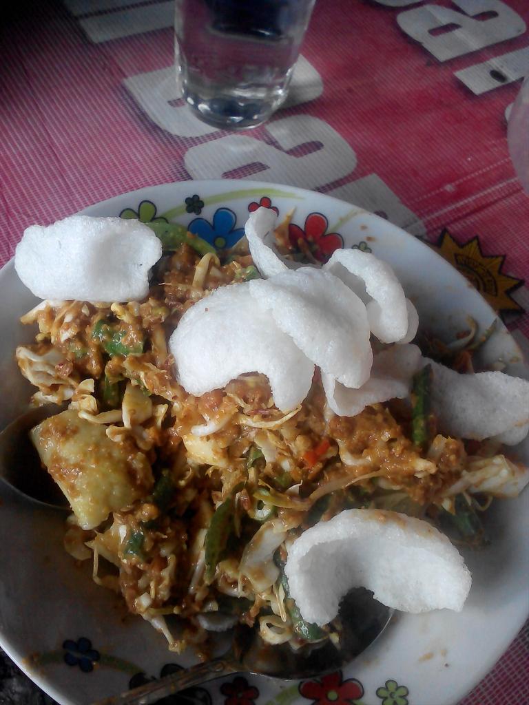 dadan_faqot's tweet photo. @Kuliner_Bandung lotek atah si ema cikadut (depan pom bensin) http://t.co/SI4JTDsFmN