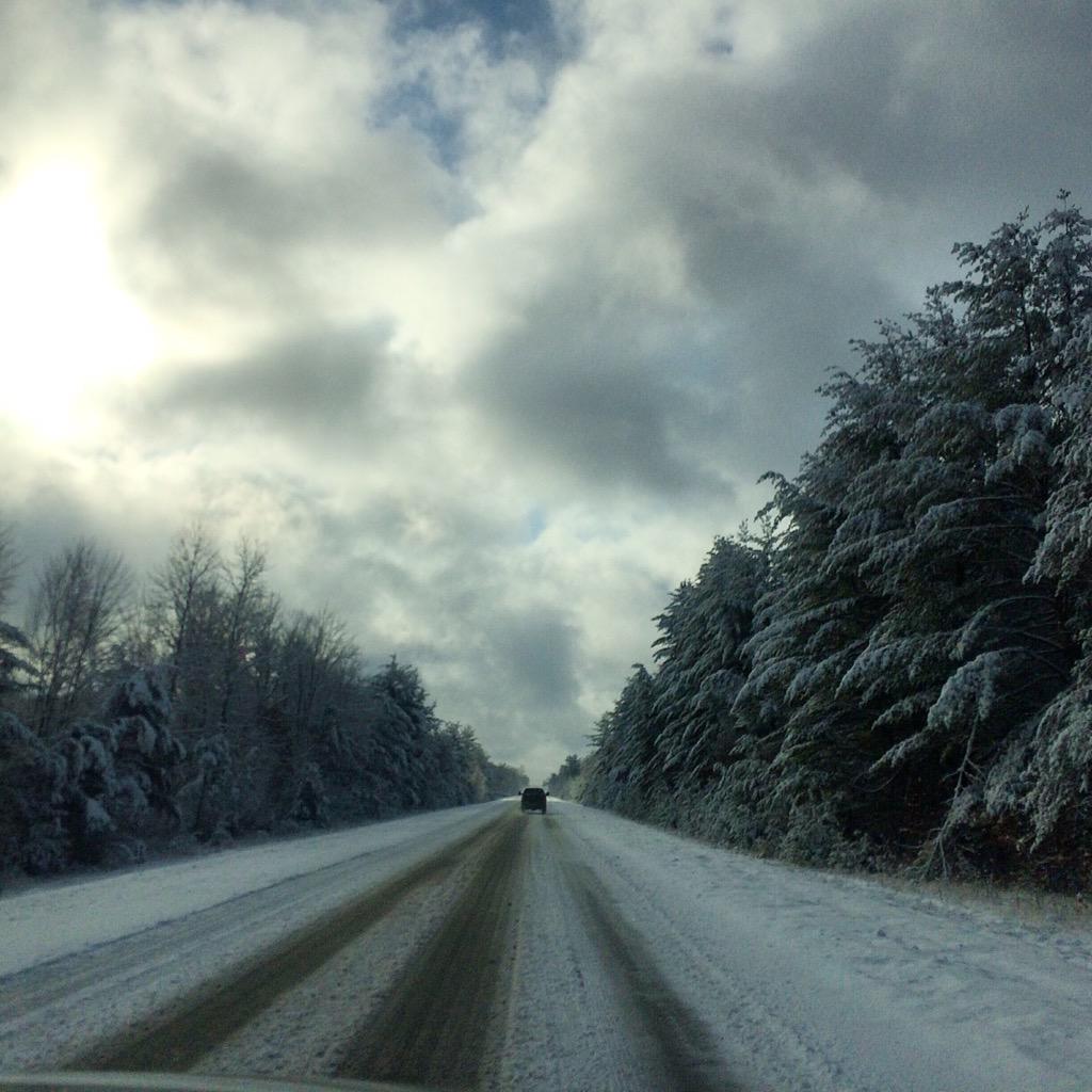 JebFachPhoto's tweet photo. #snow, #michiganwinter, #michigan, #snow, #road http://t.co/LeNMKAuTA3